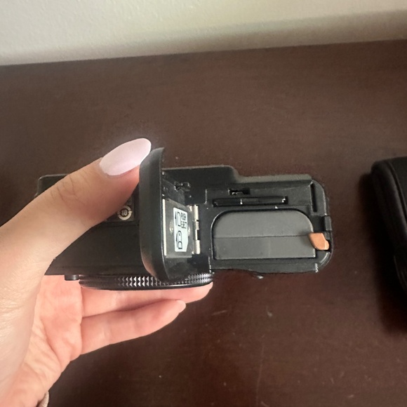 Canon G9 (point and shoot camera) - Picture 4 of 7